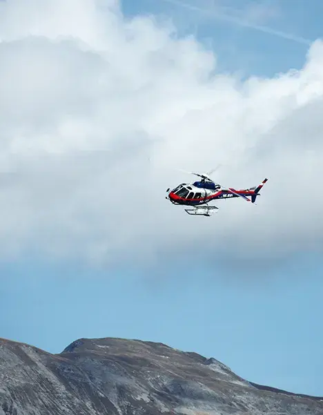 Der Rettungshelikopter der Alpinpolizei Kärtnen im Anflug